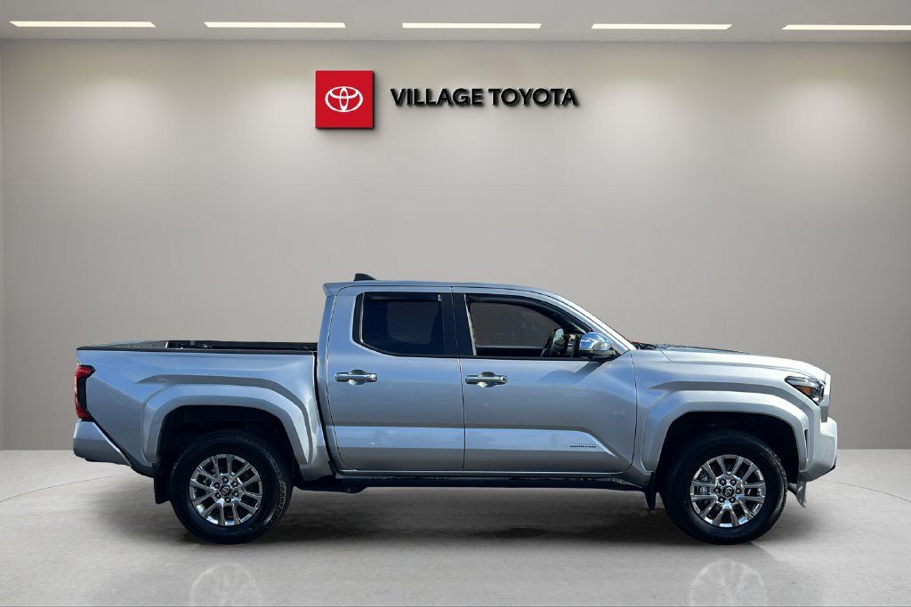 Used 2024 Toyota Tacoma Limited w/ Limited Package (LT) AWD/4WD image 6