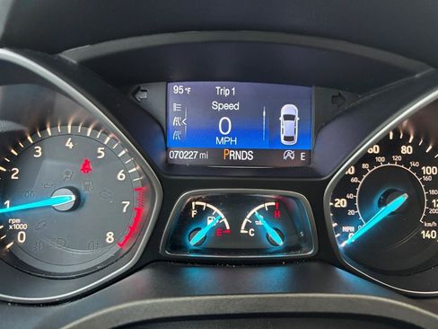 Used 2017 Ford Escape SE w/ SE Cold Weather Package FWD image 17