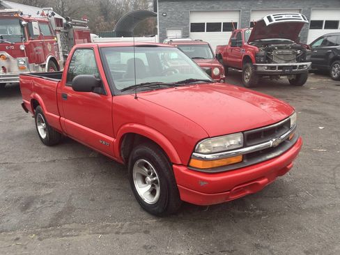 Used 2000 Chevrolet S10 Pickup LS w/ Preferred Equipment Group image 10