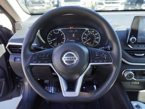 Used 2022 Nissan Altima 2.5 SV FWD image 27