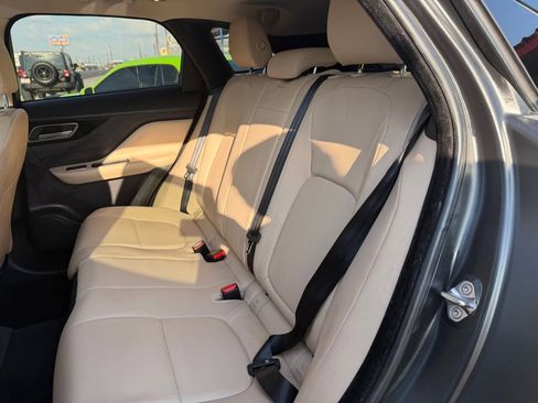 Used 2018 Jaguar F-PACE image 38