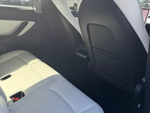 Used 2022 Tesla Model Y Long Range AWD/4WD image 11