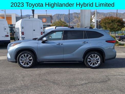 Used 2023 Toyota Highlander Limited FWD image 2