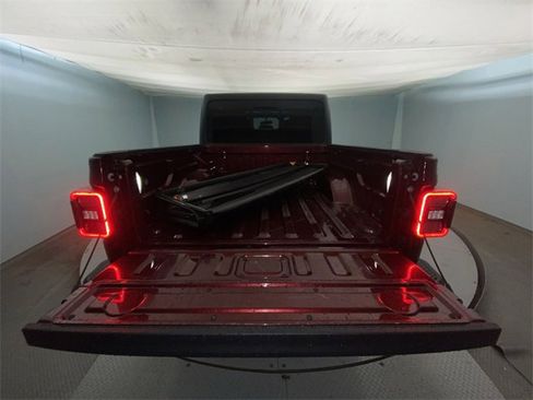 Used 2021 Jeep Gladiator Willys image 22