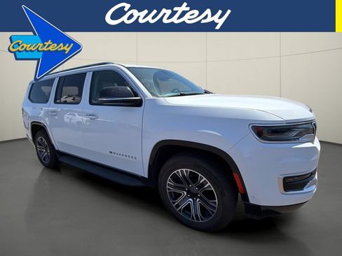 Used 2024 Jeep Wagoneer L Series II w/ Flexible Seating Group RWD image 1