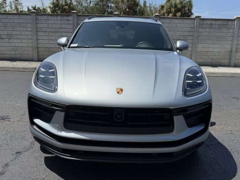 Certified 2025 Porsche Macan AWD/4WD image 10