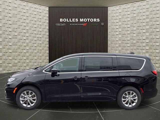 New 2026 Chrysler Pacifica Select AWD/4WD image 5