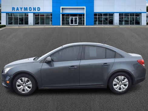 Used 2013 Chevrolet Cruze LS image 6