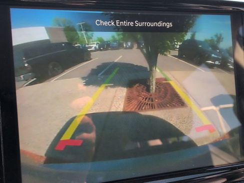 Used 2023 Chrysler Pacifica Touring-L FWD image 18