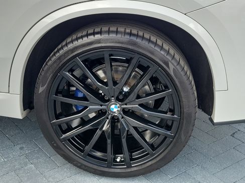 Used 2022 BMW X5 sDrive40i w/ M Sport Package image 9