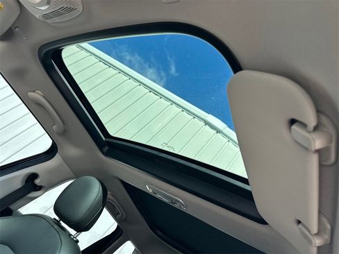 Used 2020 MINI Cooper 4-Door Hardtop image 32