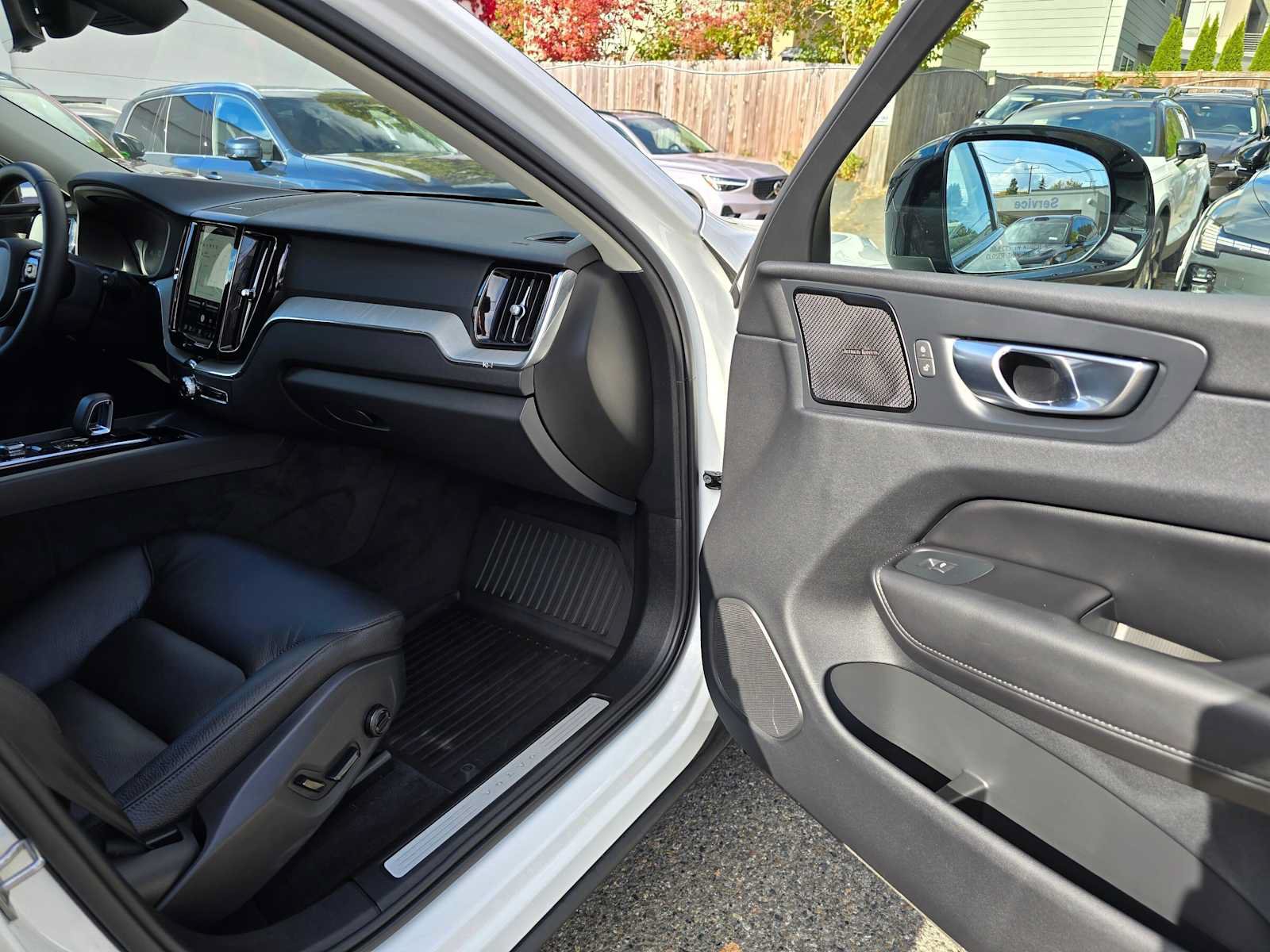 Used 2025 Volvo XC60 T8 Plus w/ Protection Package Premier AWD/4WD image 10