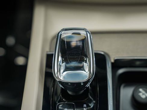 Certified 2023 Volvo XC60 B5 Ultimate w/ Climate Package AWD/4WD image 24