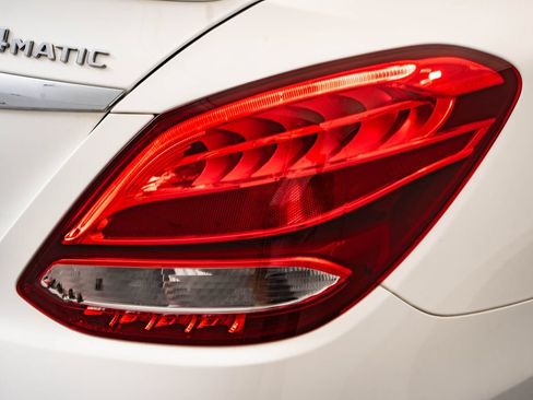 Used 2018 Mercedes-Benz C 300 4MATIC Sedan image 9