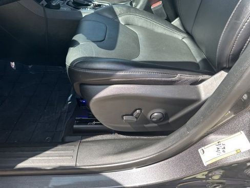 Used 2023 Jeep Cherokee Altitude Lux image 14