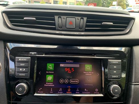 Used 2018 Nissan Rogue SV w/ Sun & Sound Touring Package image 13