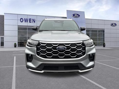 Used 2025 Ford Explorer Platinum AWD/4WD image 8