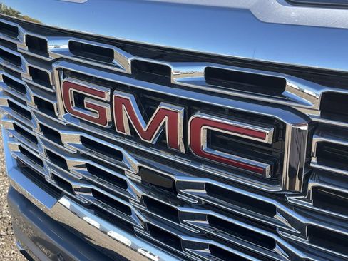 New 2026 GMC Sierra 2500 Denali w/ Denali Reserve Package AWD/4WD image 30