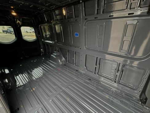 Used 2024 Mercedes-Benz Sprinter 2500 image 11