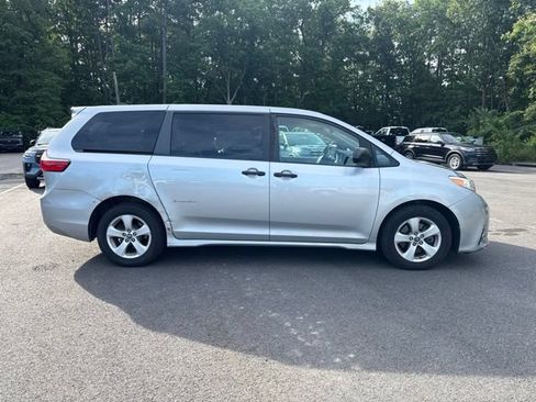 Used 2020 Toyota Sienna L FWD image 6