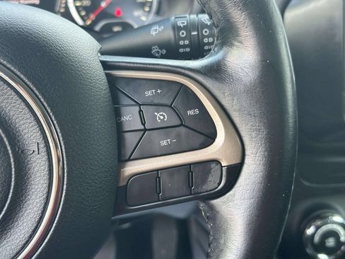 Used 2016 Jeep Renegade Latitude AWD/4WD image 30