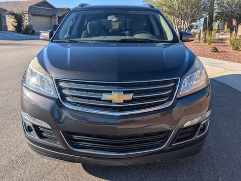 Used 2017 Chevrolet Traverse LT w/ Style and Technology Package image 3