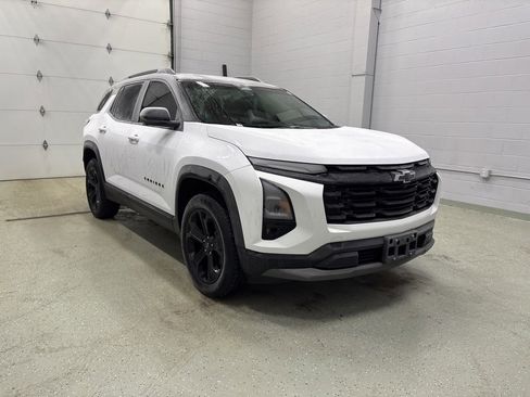 Used 2025 Chevrolet Equinox LT w/ Safety and Technology Package image 2