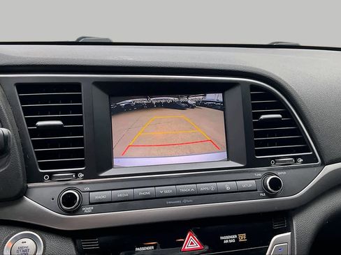 Used 2017 Hyundai Elantra Limited FWD image 25