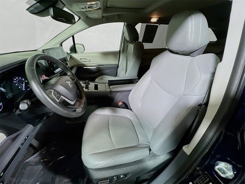 Certified 2024 Toyota Sienna XLE image 19