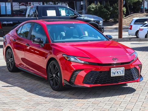 Used 2026 Toyota Camry Hybrid w/ Multimedia Upgrade Package image 3