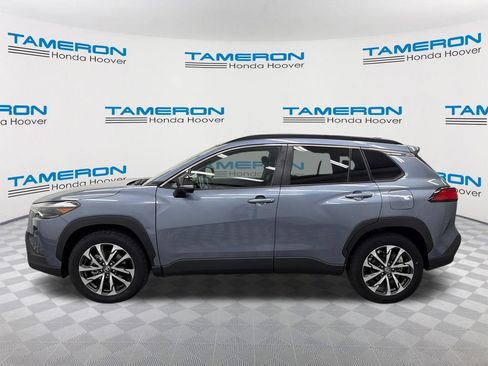 Used 2025 Toyota Corolla Cross XLE FWD image 2