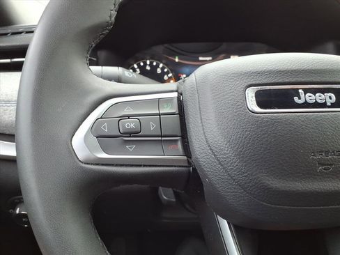 Used 2024 Jeep Compass Latitude image 17