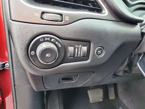 Used 2020 Jeep Cherokee Trailhawk w/ Comfort/Convenience Group AWD/4WD image 16