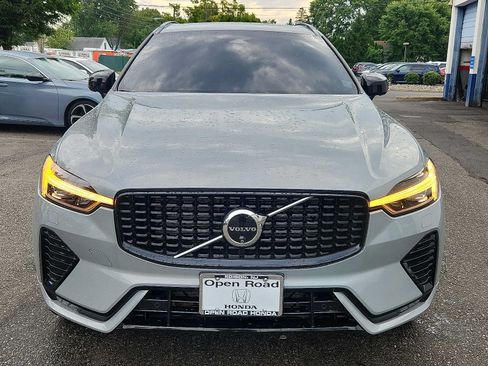 Used 2024 Volvo XC60 B5 Ultimate w/ Protection Package Premier AWD/4WD image 2