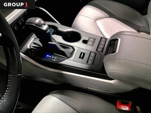 Certified 2021 Toyota Highlander XLE image 17