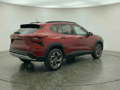 Used 2025 Chevrolet Trax LT FWD image 9