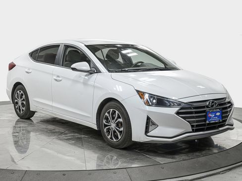 Used 2020 Hyundai Elantra SE FWD image 11