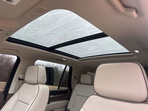 Used 2023 GMC Yukon Denali w/ Denali Reserve Package image 22