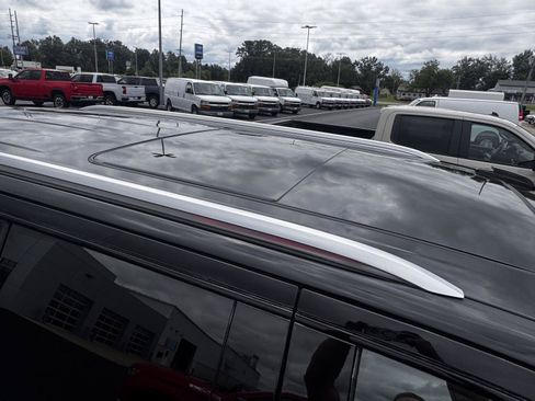 Used 2026 Chevrolet Tahoe Premier AWD/4WD image 17