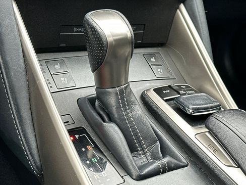 Used 2019 Lexus IS 350 F Sport w/ F Sport Package RWD image 17