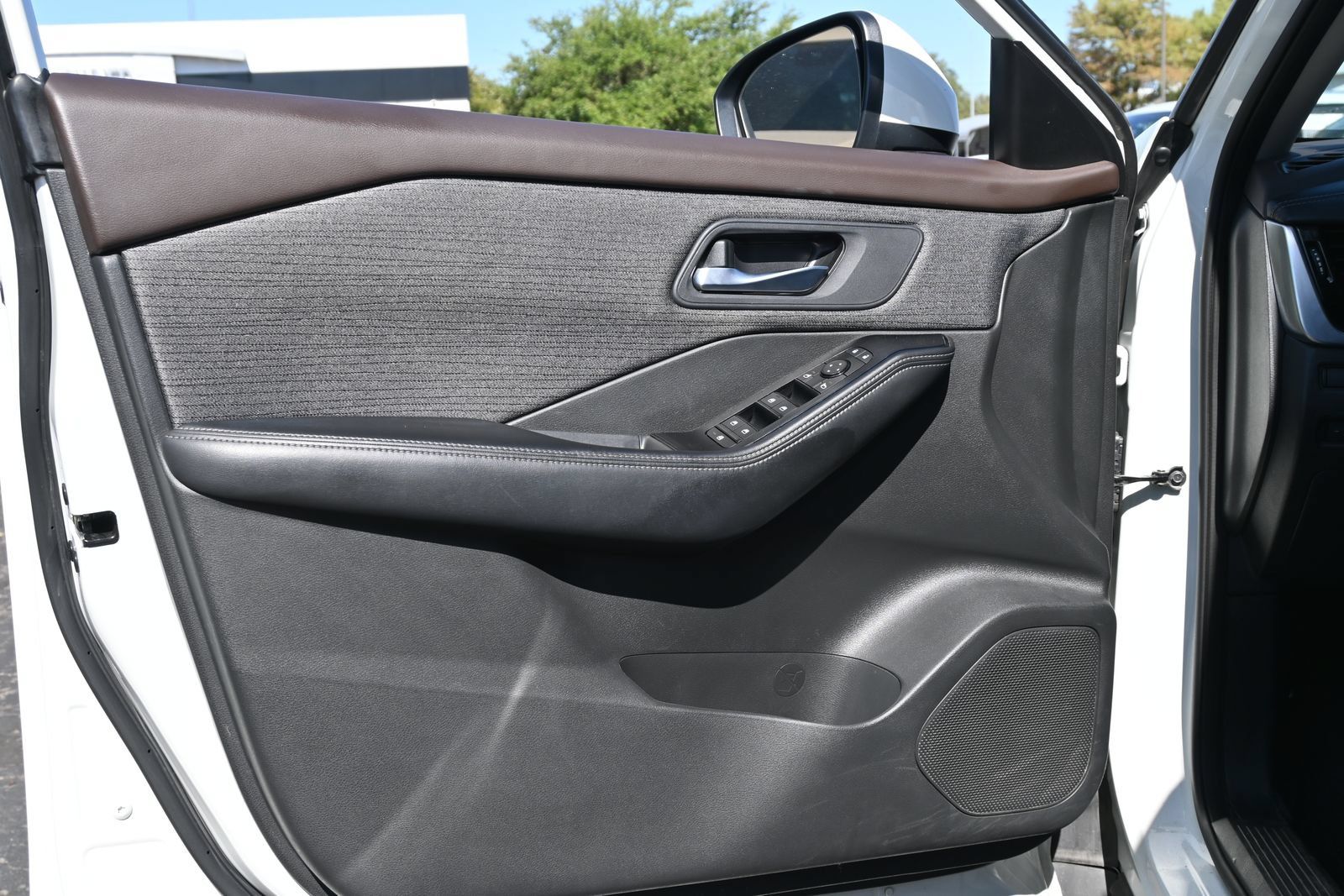 Used 2023 Nissan Rogue SV FWD image 18