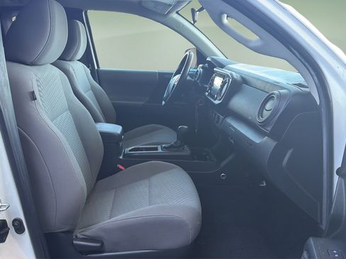 Used 2022 Toyota Tacoma SR RWD image 11