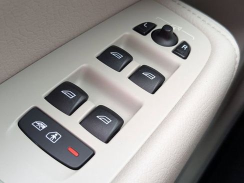 Used 2021 Volvo XC60 T5 Momentum image 22