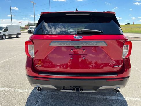 Used 2024 Ford Explorer XLT w/ Equipment Group 202A AWD/4WD image 6