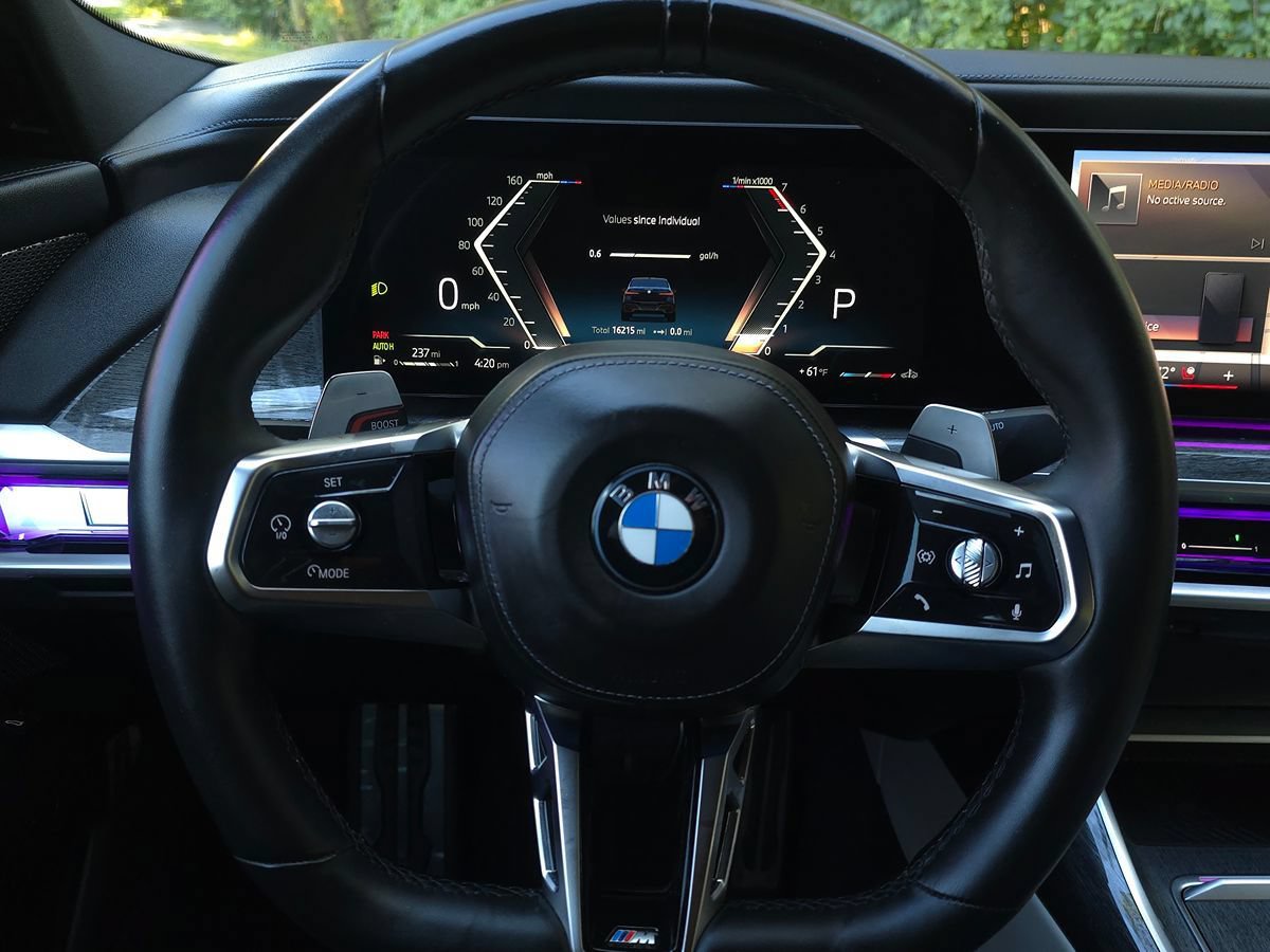 Used 2024 BMW 760i xDrive w/ Premium Package 2 AWD/4WD image 36