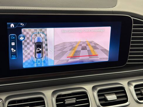 Used 2025 Mercedes-Benz GLS 450 4MATIC image 29