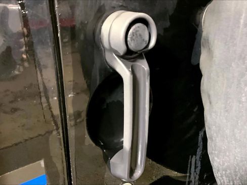 Used 2017 Jeep Wrangler Unlimited Sahara w/ Connectivity Group image 31