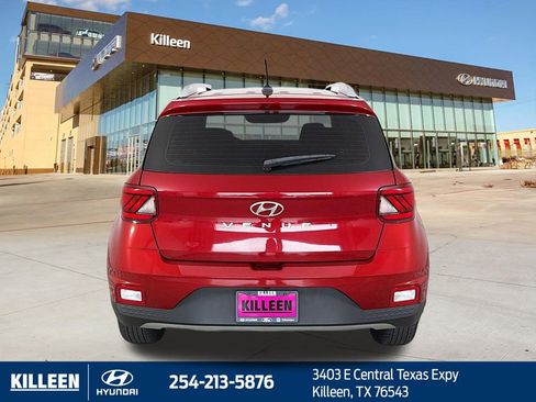 Used 2024 Hyundai Venue SEL image 7