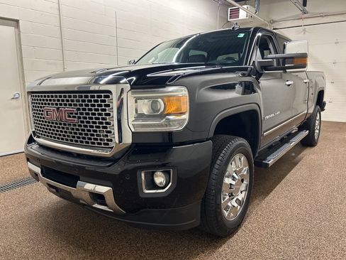 Used 2015 GMC Sierra 2500 Denali w/ Duramax Plus Package AWD/4WD image 5