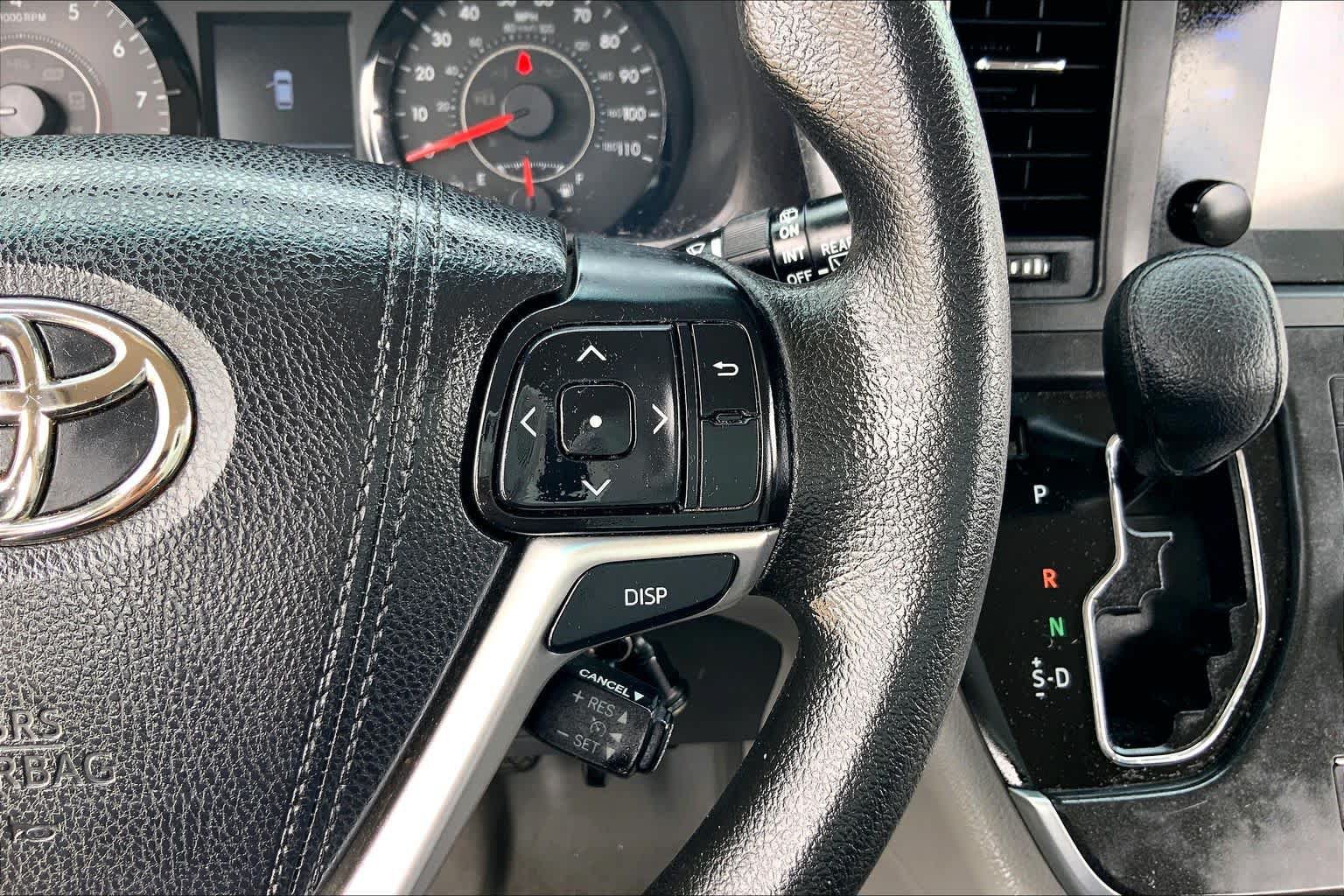 Used 2015 Toyota Sienna LE FWD image 23